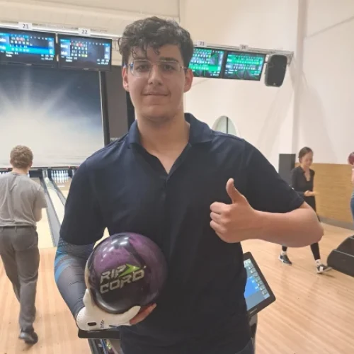 Selim spielt 300 auf der Max Munich